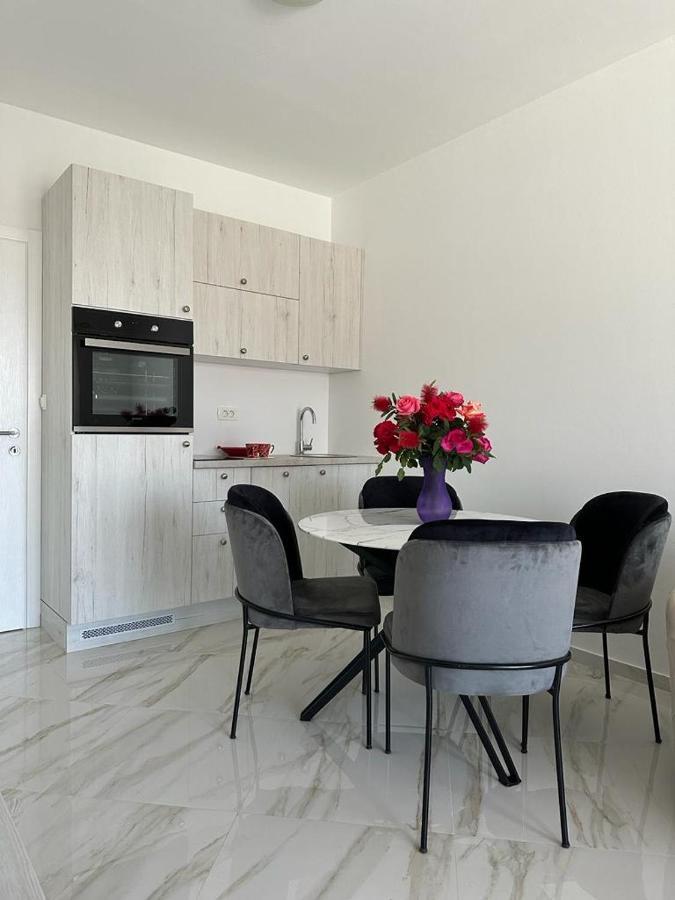 Villa Holiday Apartments บาร์ ภายนอก รูปภาพ