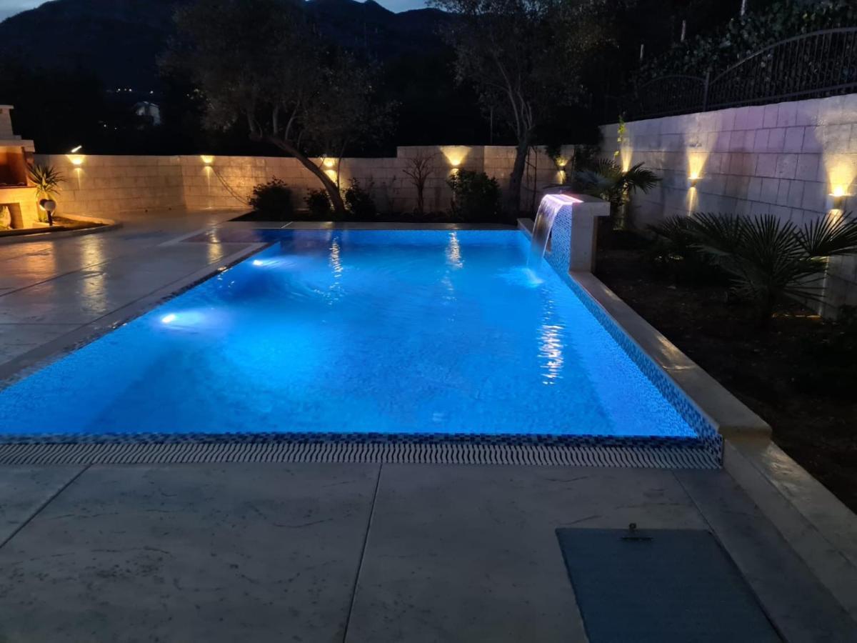 Villa Holiday Apartments บาร์ ภายนอก รูปภาพ