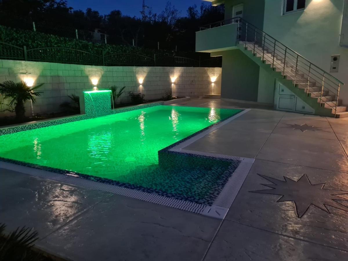 Villa Holiday Apartments บาร์ ภายนอก รูปภาพ