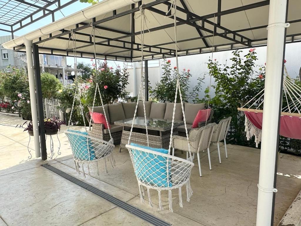 Villa Holiday Apartments บาร์ ภายนอก รูปภาพ