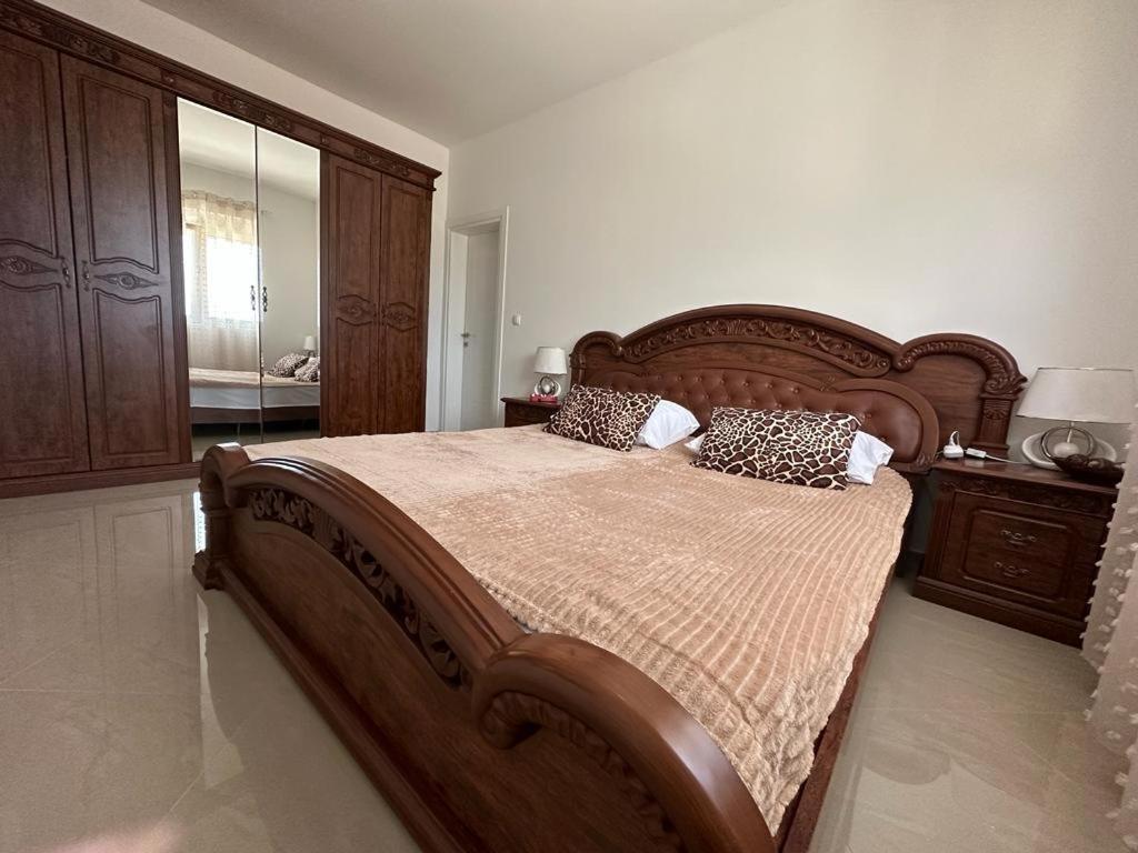 Villa Holiday Apartments บาร์ ภายนอก รูปภาพ