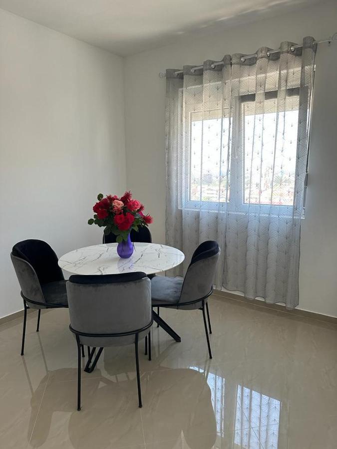 Villa Holiday Apartments บาร์ ภายนอก รูปภาพ