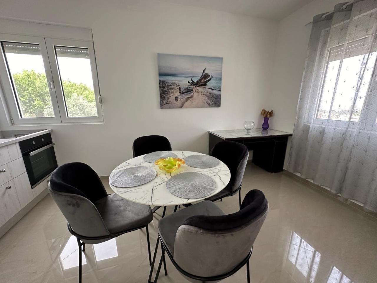 Villa Holiday Apartments บาร์ ภายนอก รูปภาพ