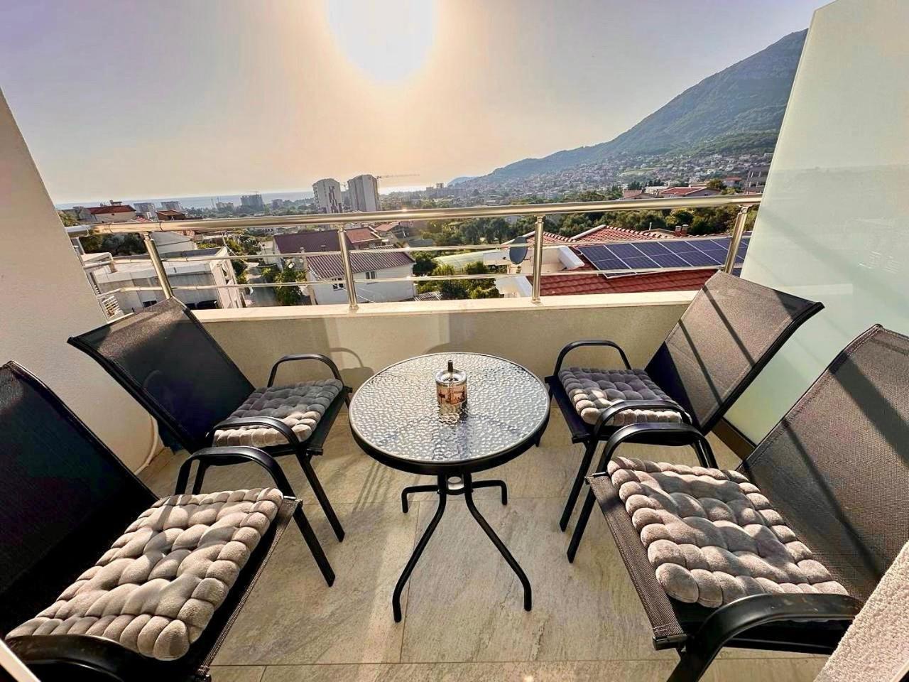 Villa Holiday Apartments บาร์ ภายนอก รูปภาพ
