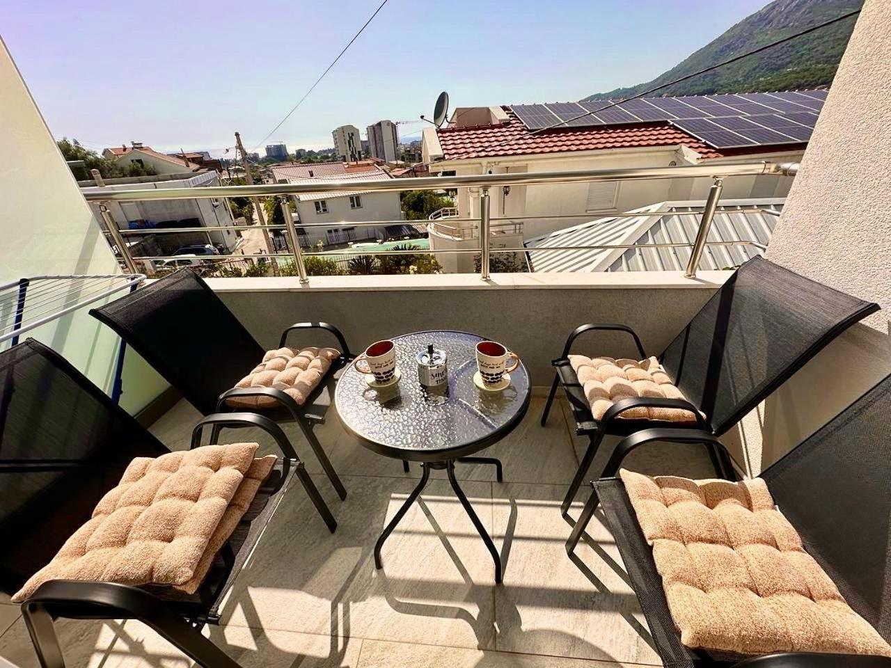Villa Holiday Apartments บาร์ ภายนอก รูปภาพ