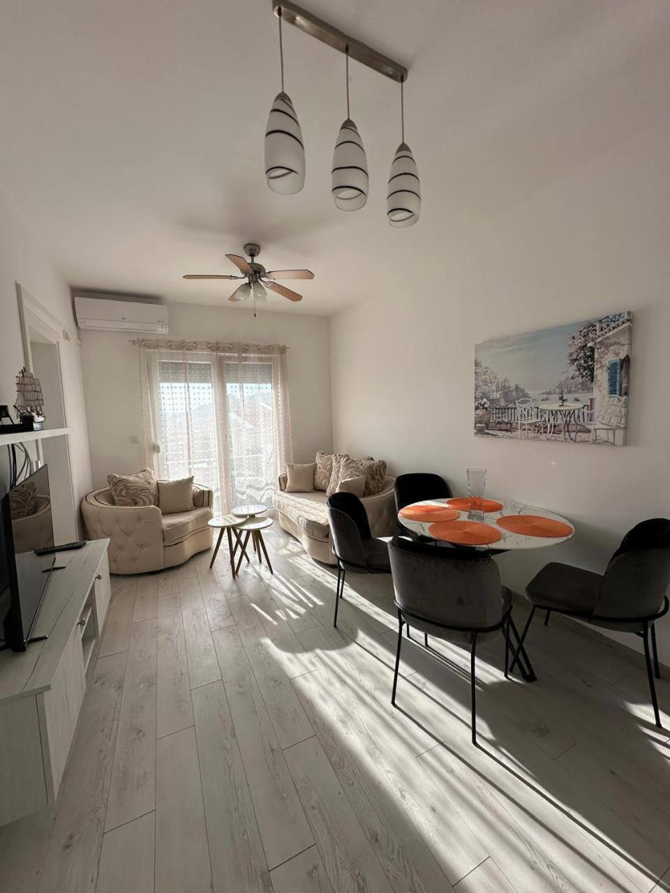 Villa Holiday Apartments บาร์ ภายนอก รูปภาพ